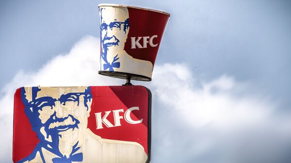 Вывеска сети ресторанов общественного питания KFC - Sputnik 日本