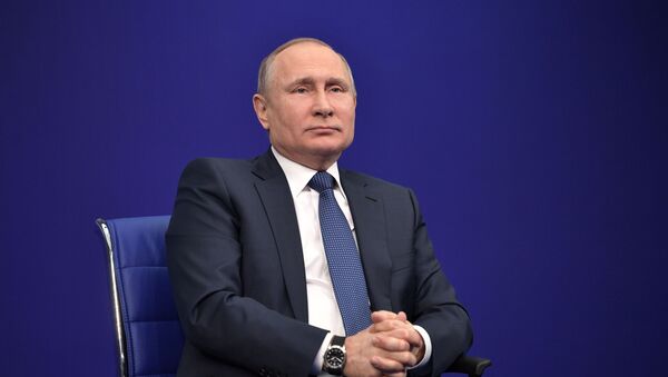 Кандидат в президенты РФ Владимир Путин во время предвыборной встречи со своими доверенными лицами в Гостином дворе - Sputnik 日本