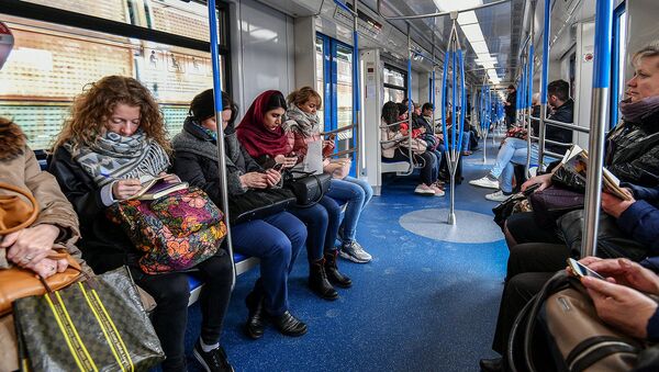 このご時世に惨い「どっきり」　アジア系の男がモスクワ地下鉄で「感染者」演技 - Sputnik 日本