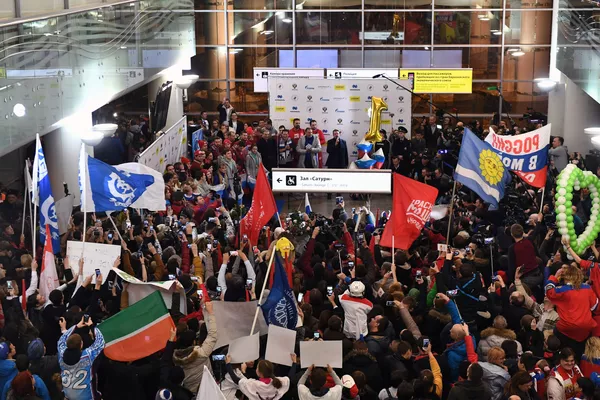 平昌五輪から帰国のロシア人選手らを待ち受けるファンたち - Sputnik 日本