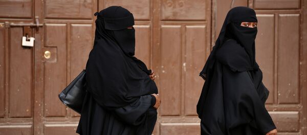 サウジ女性 離婚をショートメールで通知へ サウジ女性 離婚をショートメールで通知へ - Sputnik 日本