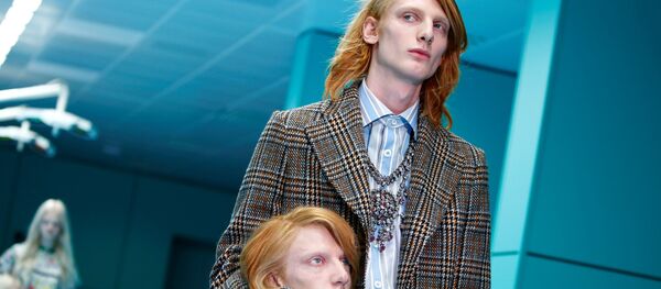 仰天　グッチの新「頭」コレクション　インスタに感染 - Sputnik 日本