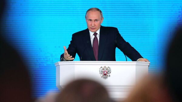 Президент РФ Владимир Путин выступает с ежегодным посланием Федеральному Собранию в ЦВЗ Манеж - Sputnik 日本