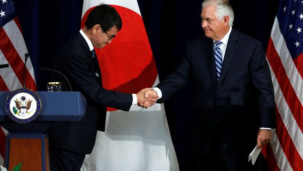 El canciller de Japón, Taro Kono, y secretario de Estado de EEUU, Rex Tillerson - Sputnik 日本