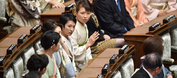 Члены парламента и председатель Демократической партии Японии Рэнхо Мурата в Токио Члены парламента и председатель Демократической партии Японии Рэнхо Мурата в Токио - Sputnik 日本