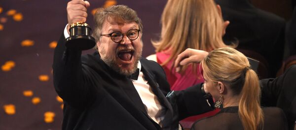 『シェイプ・オブ・ウォーター』で最優秀作品賞を勝ち取ったギレルモ・デル・トロ監督 - Sputnik 日本