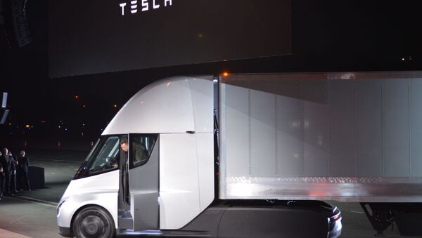 Илон Маск на презентации электрического грузовика Tesla Semi - Sputnik 日本