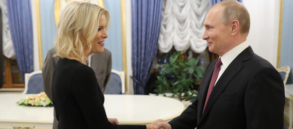 Журналист американского телеканала NBC Мегин Келли и Владимир Путин перед началом интервью Журналист американского телеканала NBC Мегин Келли и Владимир Путин перед началом интервью - Sputnik 日本
