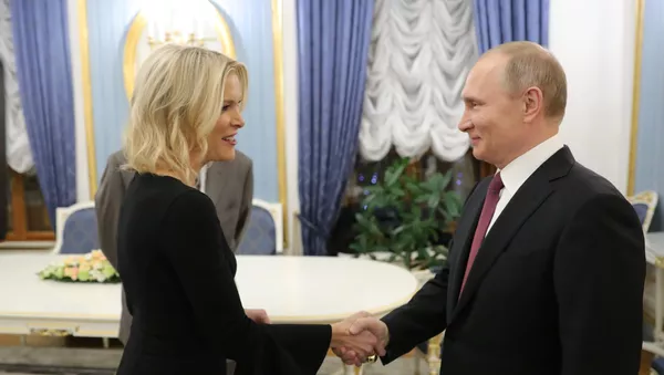 Журналист американского телеканала NBC Мегин Келли и Владимир Путин перед началом интервью