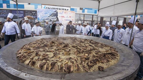 キルギスで１４６４キロの麺を作った　ギネスに挑戦【動画】 - Sputnik 日本