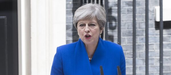 UK Prime Minister Theresa May makes a statement after meeting with the Queen. Theresa May received a permission from the Queen to form a new cabinet of ministers UK Prime Minister Theresa May makes a statement after meeting with the Queen. Theresa May received a permission from the Queen to form a new cabinet of ministers - Sputnik 日本