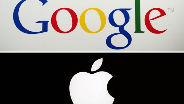 Google's logo and Apple's logo. (File) - Sputnik 日本