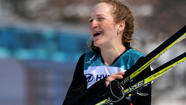 Екатерина Румянцева, завоевавшая золотую медаль на дистанции на 15 км среди женщин в классе стоя в соревнованиях по лыжным гонкам на XII зимних Паралимпийских играх в Пхенчхане - Sputnik 日本