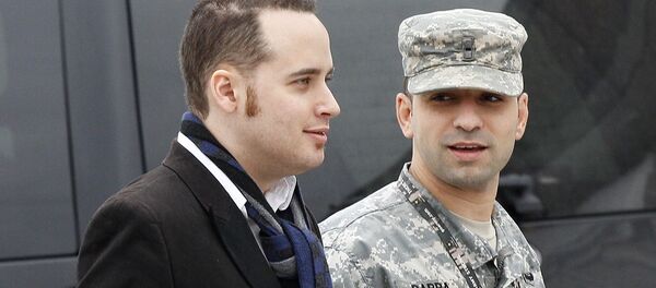 Сдавший властям США информатора WikiLeaks Челси Мэннинг (тогда Брэдли Мэннинг) хакер Адриан Ламо Сдавший властям США информатора WikiLeaks Челси Мэннинг (тогда Брэдли Мэннинг) хакер Адриан Ламо - Sputnik 日本