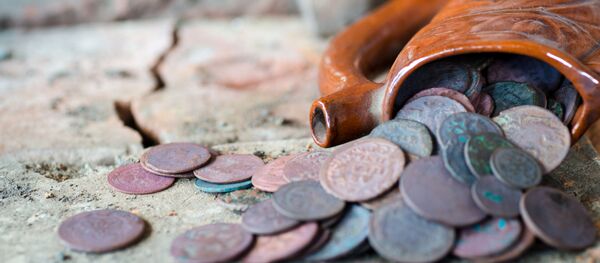 硬貨の入った中世のツボ（アーカイブ） - Sputnik 日本
