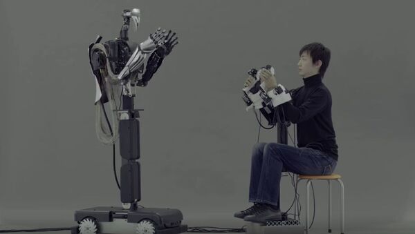 Прототип робота-аватара MELTANT-α с высокотехнологичными манипуляторами, которые могут копировать движения рук человека - Sputnik 日本