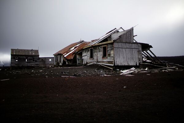 南極デセプション島の荒れ果てた家 - Sputnik 日本