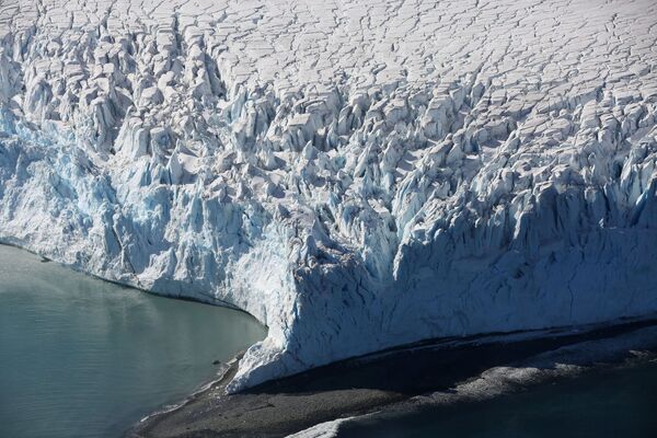南極の氷河と「ハーフムーン」湾の眺め - Sputnik 日本