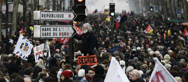 Манифестация против реформ французского правительства в Париже - Sputnik 日本