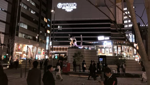 東京中心部にゴジラ像
