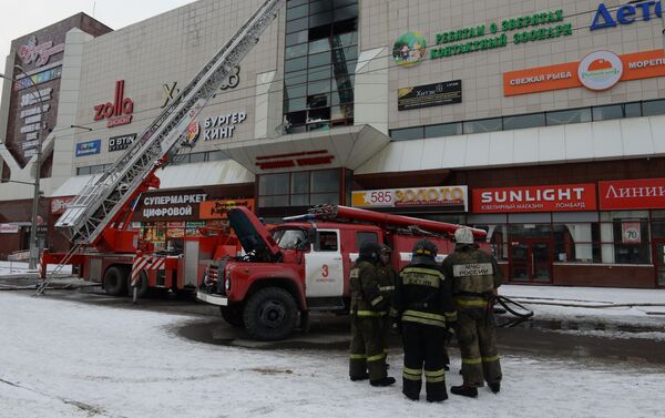 ロシア・シベリアのケメロヴォにある大型商業施設「ジームニャヤ・ヴィーシニャ（冬の桜）」で起きた火災による死者数は６４人に増えた。 - Sputnik 日本