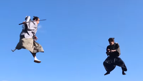 空飛ぶ侍：ジェットパックで一騎打ち - Sputnik 日本
