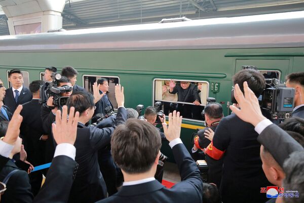 北京駅に到着する金正恩委員長を乗せた列車 - Sputnik 日本