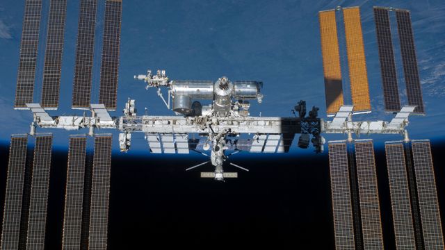 宇宙ゴミとの衝突さけ、国際宇宙ステーションが軌道上昇 - 2021年11月