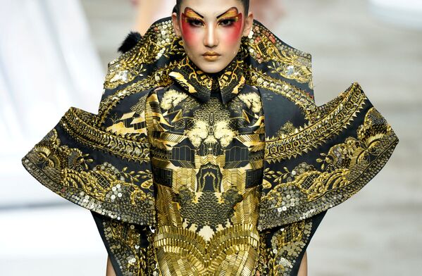 北京での中国ファッションウィークの一環で開かれたメイクアップショーでのモデル - Sputnik 日本