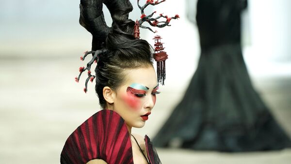 北京での中国ファッションウィークの一環で開かれたメイクアップショーでのモデル - Sputnik 日本