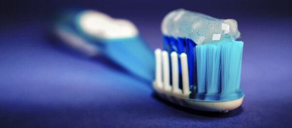 Зубная щетка с пастой Зубная щетка с пастой - Sputnik 日本