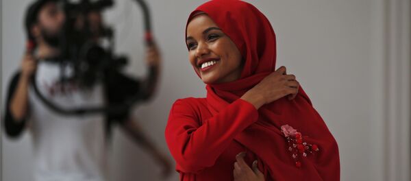 ヒジャブの女性、英版VOGUEの表紙を初めて飾る - Sputnik 日本