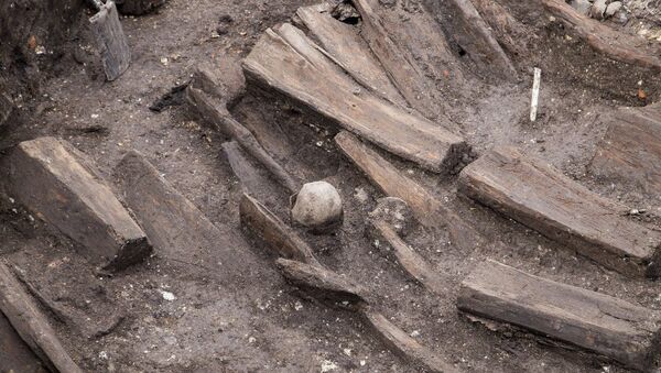 ロシアの街で埋設工事中に古代の墓を発掘 - Sputnik 日本