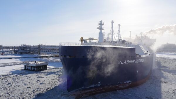 日本初の氷を砕くLNG船、ロシアの最果てから輸送を開始：北極海航路の大きな可能性 - Sputnik 日本