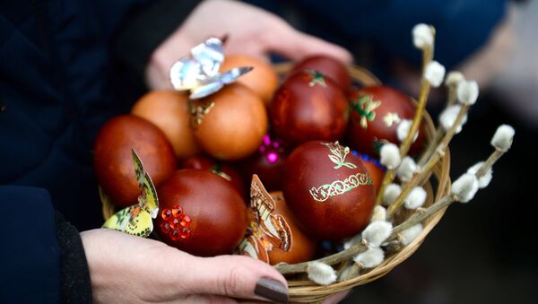 教会でひと晩過ごし、朝から卵バトルを催す 正教徒はいかに復活大祭を祝うか - Sputnik 日本