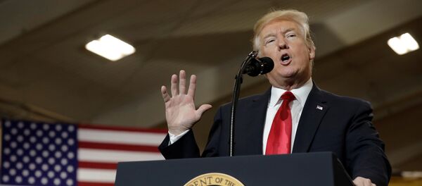 U.S. President Donald Trump delivers remarks on the Infrastructure Initiative at the Local 18 Richfield Training Site in Richfield, Ohio, U.S., March 29, 2018 - Sputnik 日本