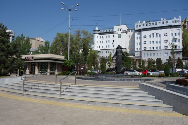 彫刻「ロストフの女」 - Sputnik 日本