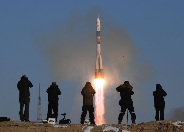 ソユーズMS-07宇宙船を搭載したキャリア・ロケット「ソユーズFG」のバイコヌール宇宙基地からの打ち上げ - Sputnik 日本