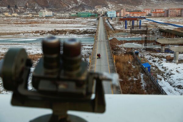 国境の中国側から撮影された北朝鮮の人々 - Sputnik 日本