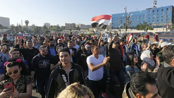Сирийцы во время демонстрации против воздушных ударов коалиции под командованием США в Дамаске - Sputnik 日本