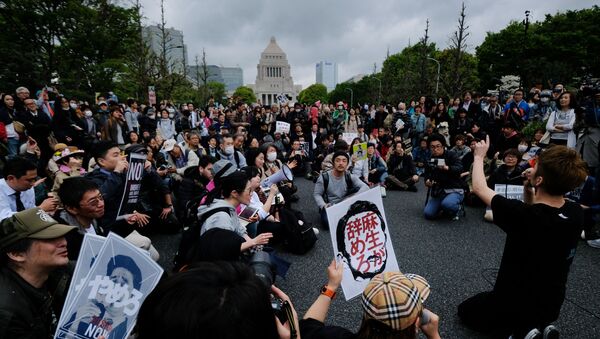 Демонстрация за отставку премьер-министра Японии Синдзо Абэ в Токио - Sputnik 日本