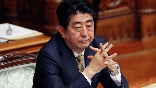Japanese Prime Minister Shinzo Abe attends discussion about new law of Japan’s military role at the Upper House plenary session in Tokyo, Monday, July 27, 2015. - Sputnik 日本