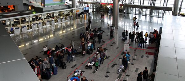 モスクワのヴヌーコヴォ空港で乗客が自殺 - Sputnik 日本