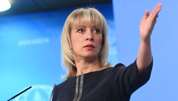 Официальный представитель министерства иностранных дел РФ Мария Захарова во время брифинга - Sputnik 日本