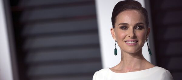 Actress Natalie Portman arrives to the 2015 Vanity Fair Oscar Party February 22, 2015 in Beverly Hills, California. - Sputnik 日本
