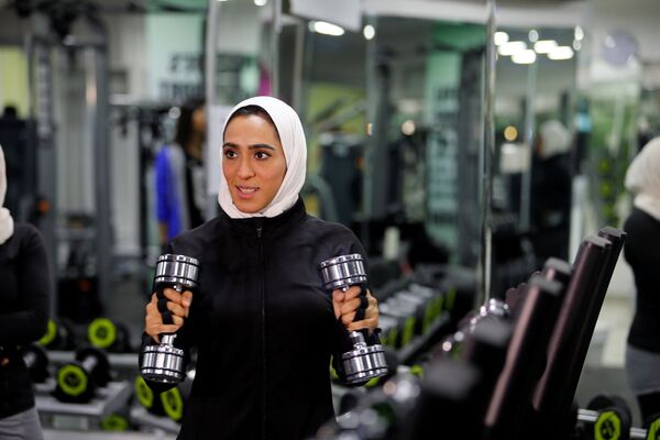 サウジアラビアの若い女性がジムでトレーニング　カティーフ市 - Sputnik 日本
