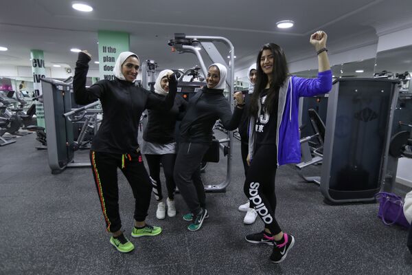 ジムでトレーニングに励む女性たち　 サウジアラビア、カティーフ市 - Sputnik 日本