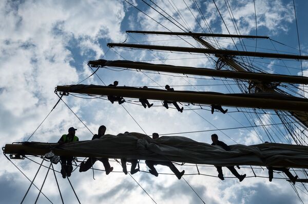 帆船「ヘルソネス」における軍学校の生徒たち、ヤルタにて - Sputnik 日本