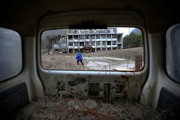 地震の結果破壊された、北川県の職業訓練センターの廃墟 - Sputnik 日本