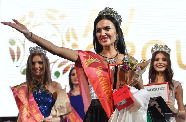 「ロシアン・ビューティー2018」コンクールで見事1位に輝いたイリーナ・サルフォノヴァさん、授賞式で 「ロシアン・ビューティー2018」コンクールで見事1位に輝いたイリーナ・サルフォノヴァさん、授賞式で - Sputnik 日本